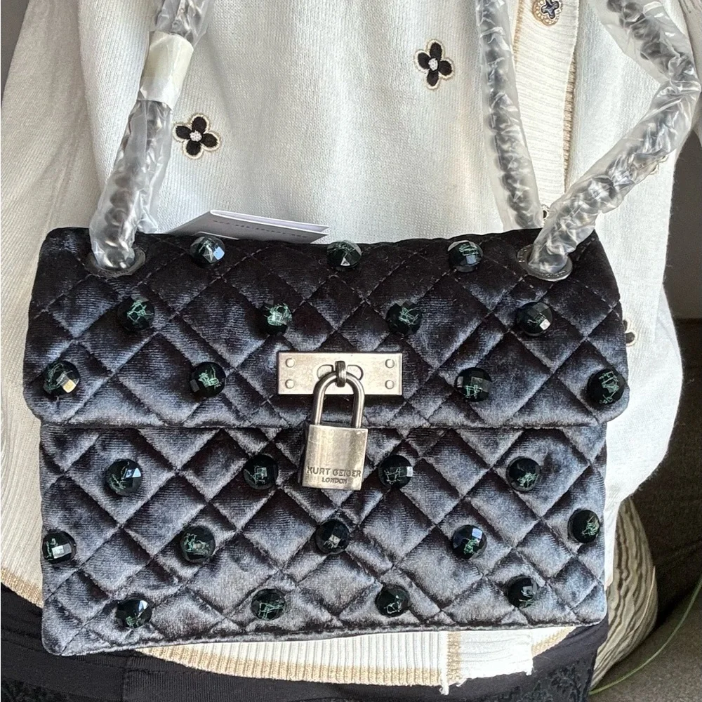 Authentic KURT GEIGER LONDON Velvet magnetic closure convertible Crosby/shoulder - Picture 4 of 16